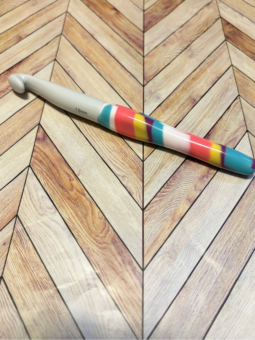 Colorful Ergonomic Multicolor Striped Crochet Hook - 15mm